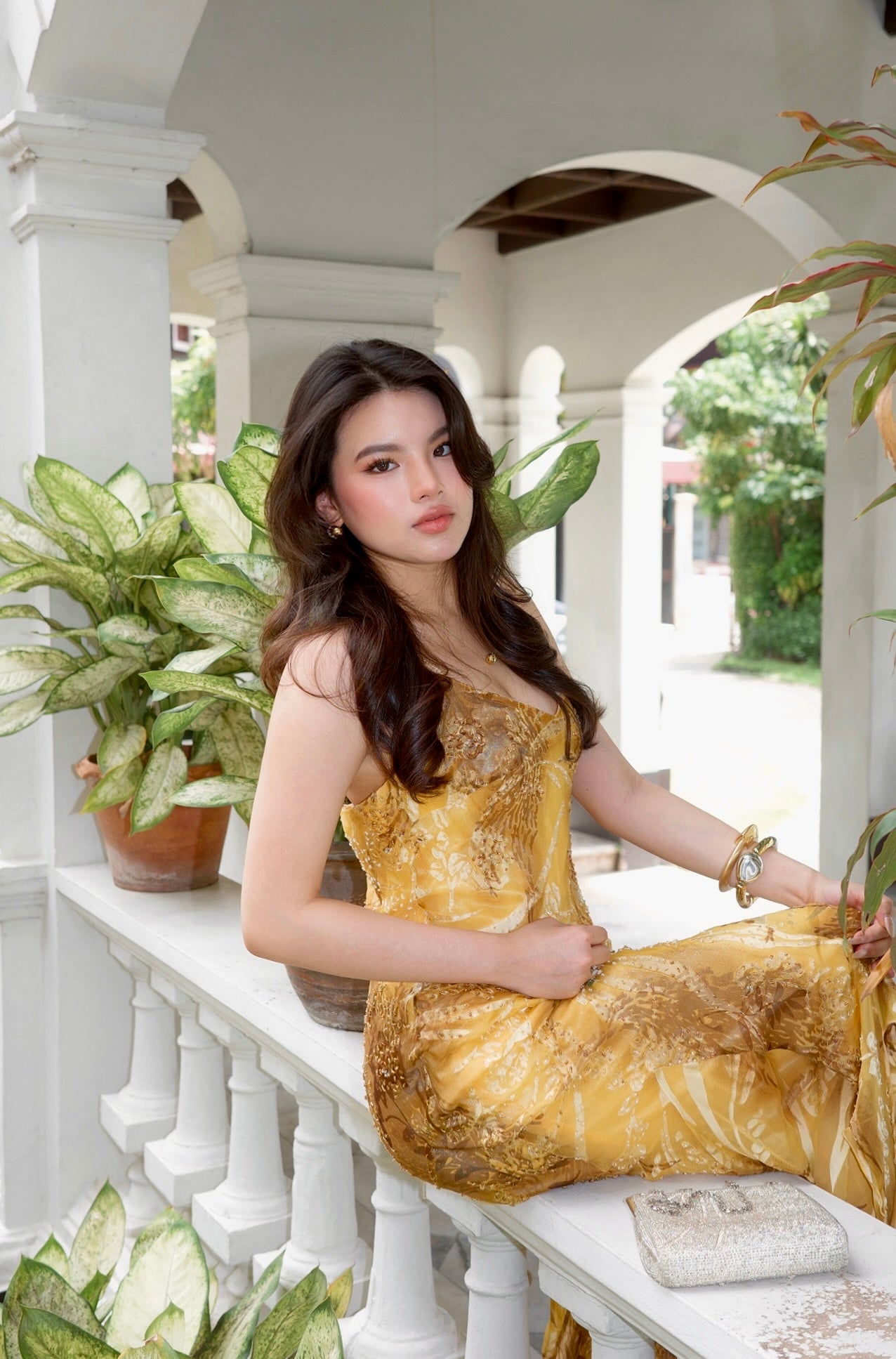 V87 Vintage Golden Elegance Gown (XS-S)