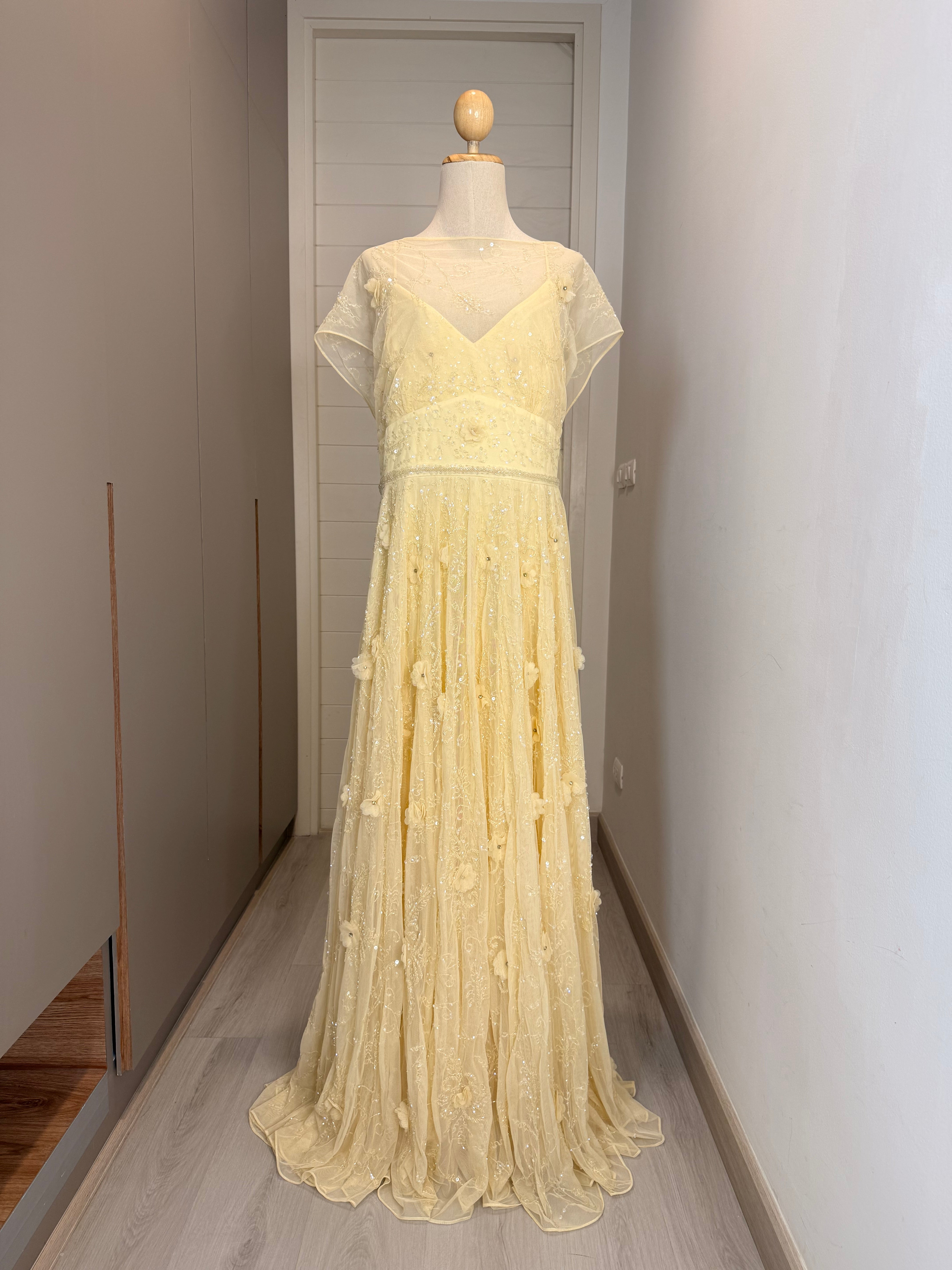 V273 Vintage Style Mac Duggal Buttercream Bloom Embellished Gown (XL) *ตัดความยาวพิเศษ* สำหรับสูง 150-155 ซม.
