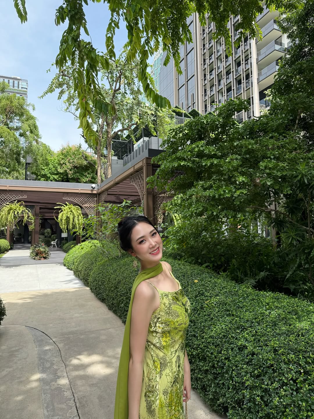 V179 Vintage Spring Fern Beaded Gown (S-M)