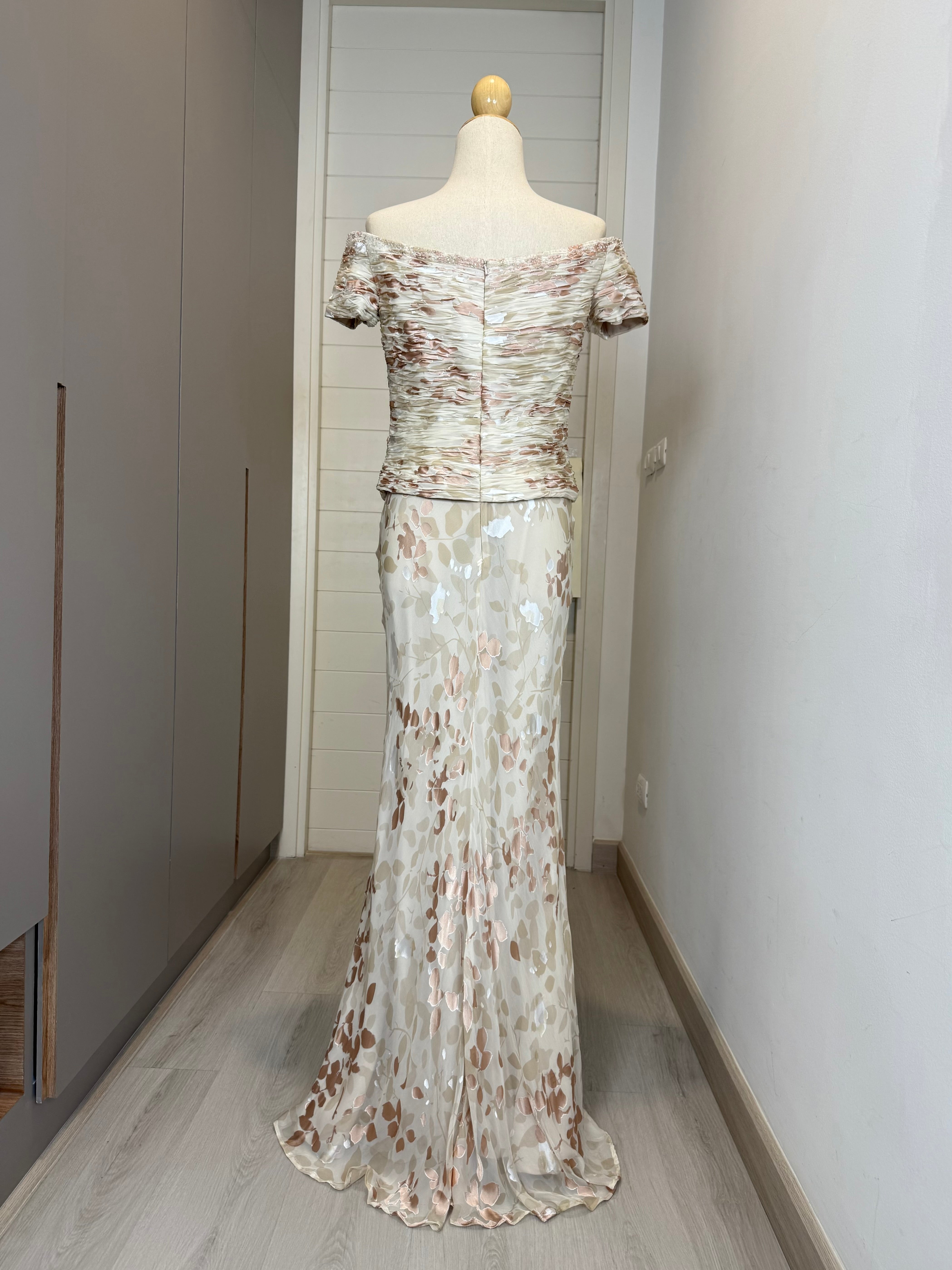 V208 Vintage Montage Whispering Petals Gown (M)