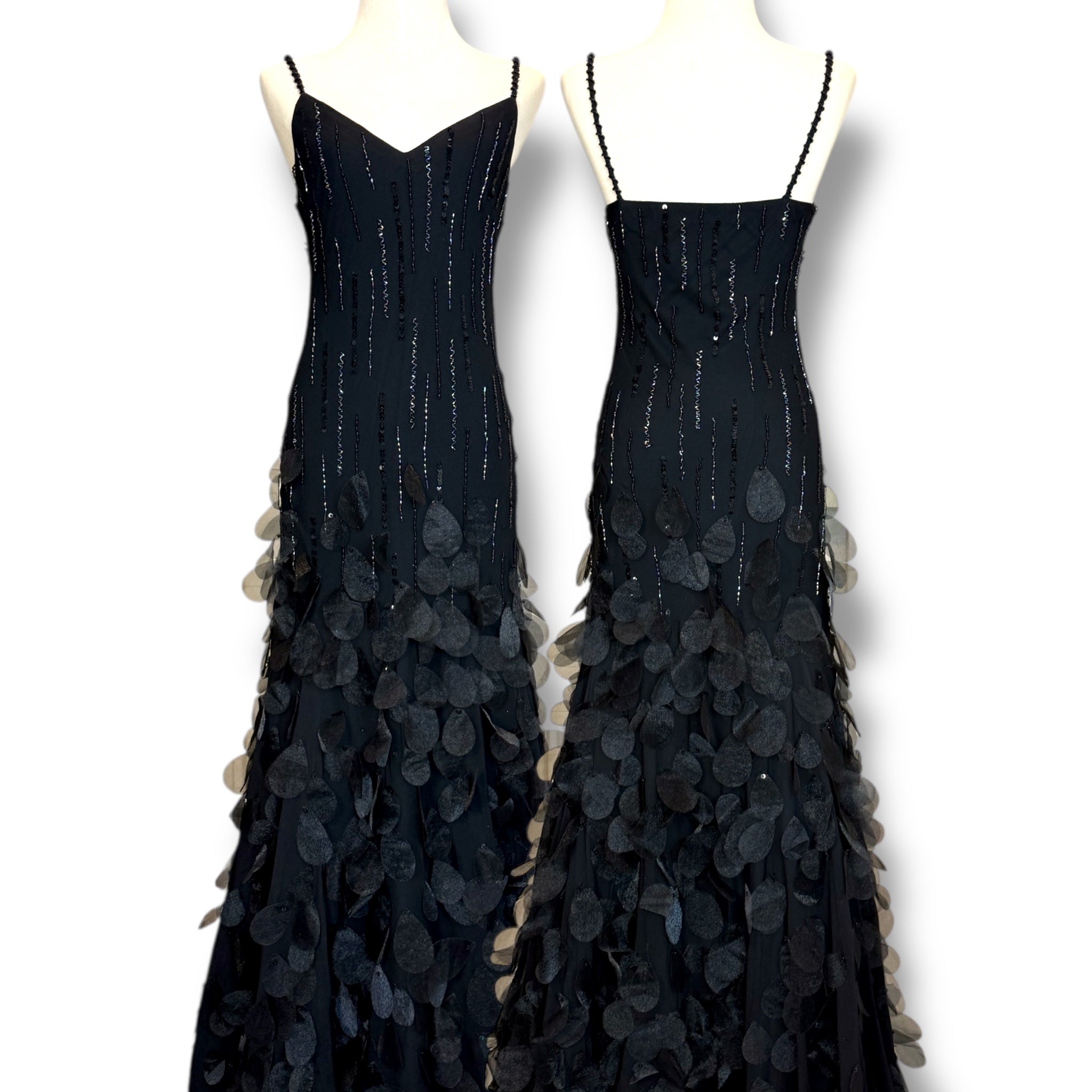 V254 Vintage Aspeed Midnight Petal Embellished Gown (XS–S) กรุยกรายน้อยกว่าอีกชุด