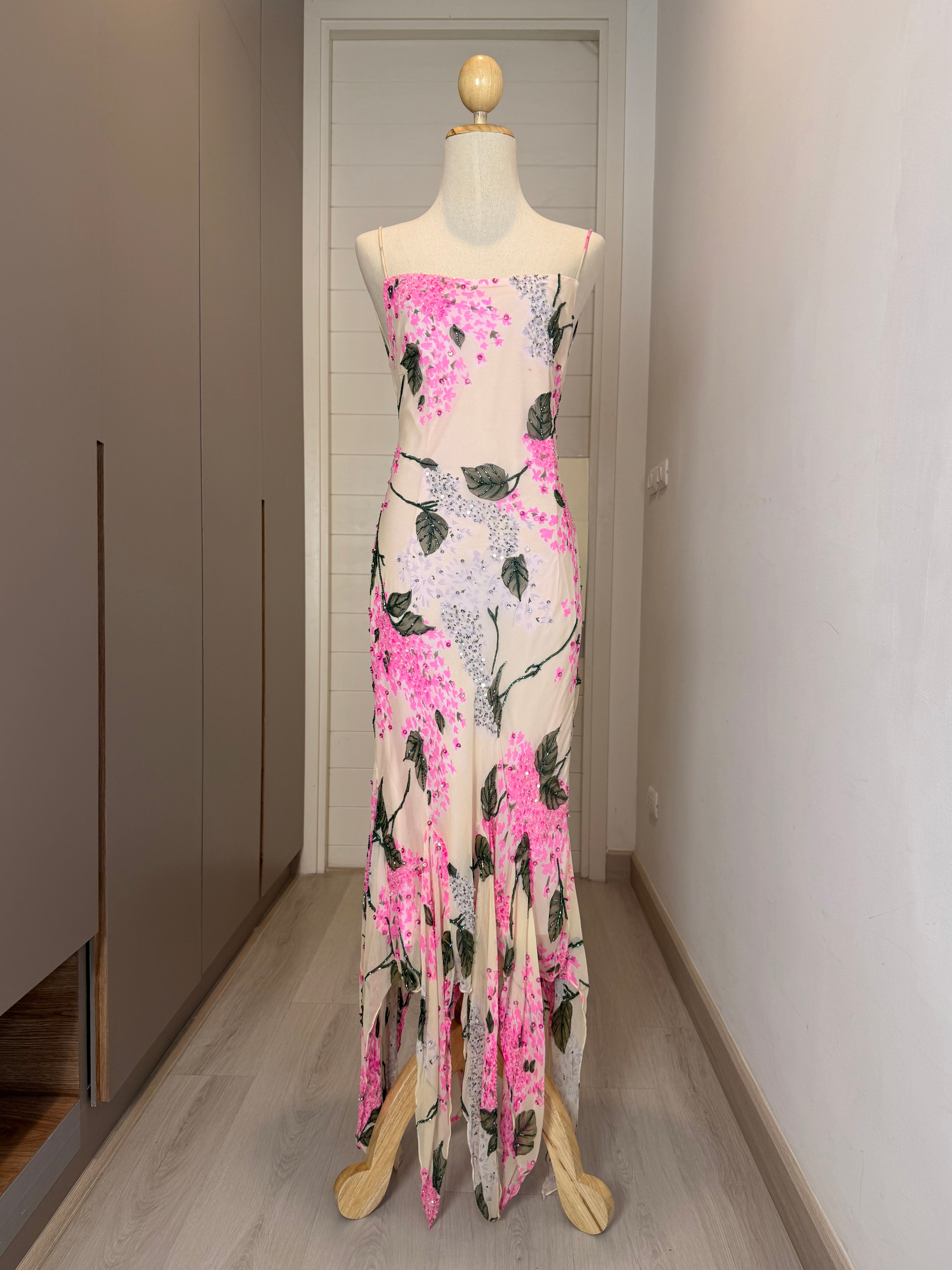 V272 Vintage Sean Collection Blossom Mist Open-Back Gown (M-L)