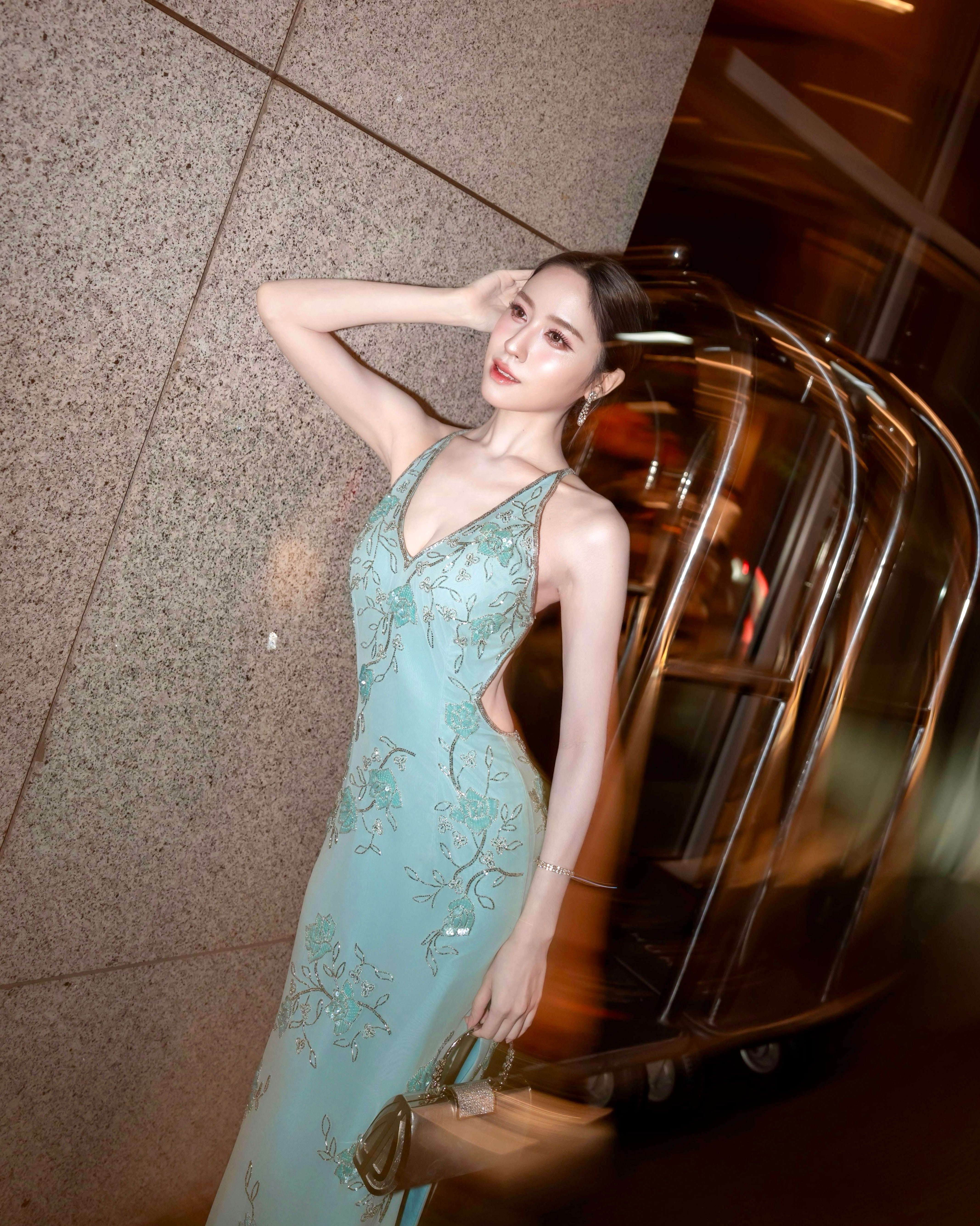 V08 Vintage David's Bridal Blue Evening Gown (XS)