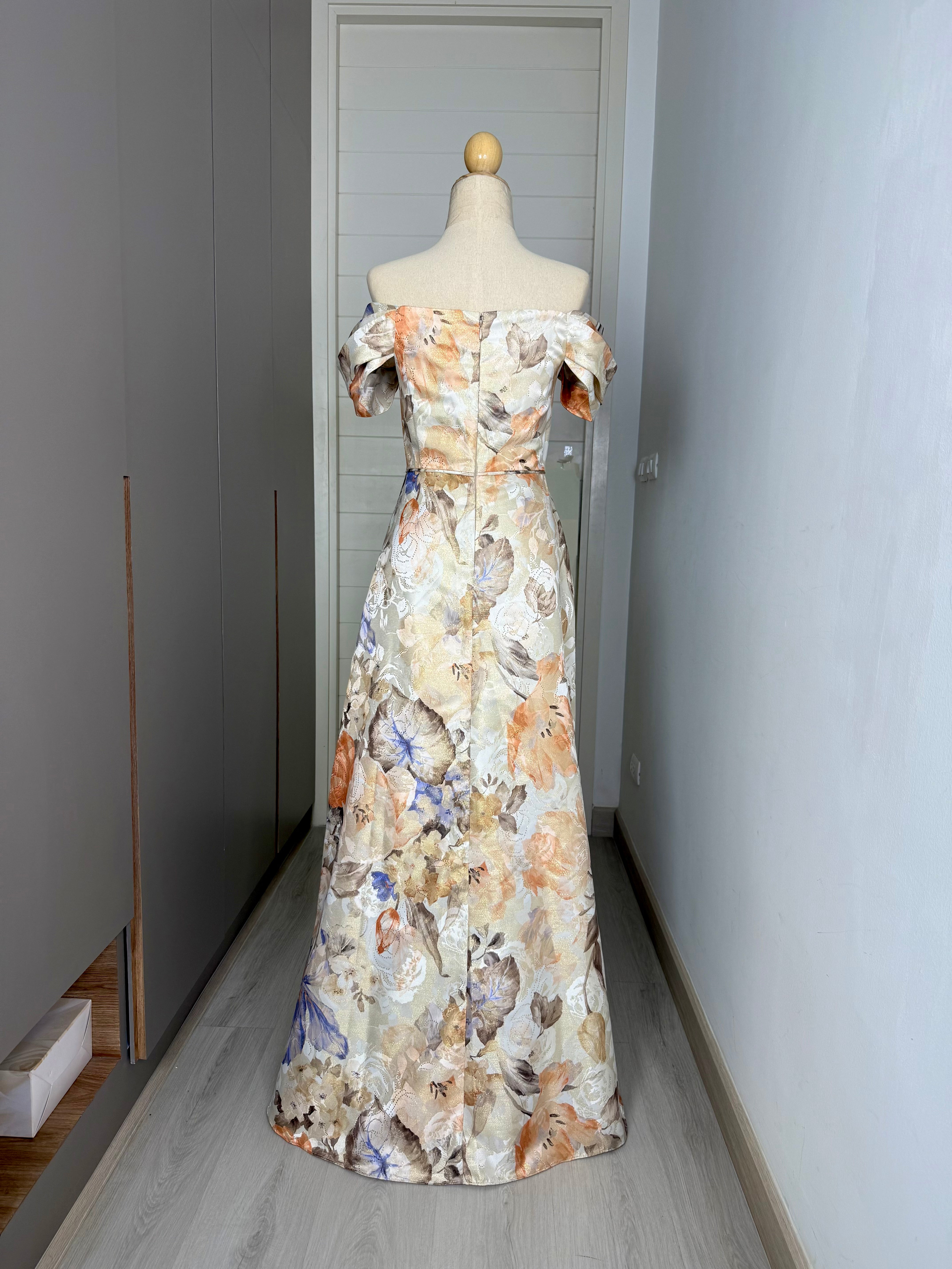 V100 Aidan Mattox Off-Shoulder Floral Gown (S-M)