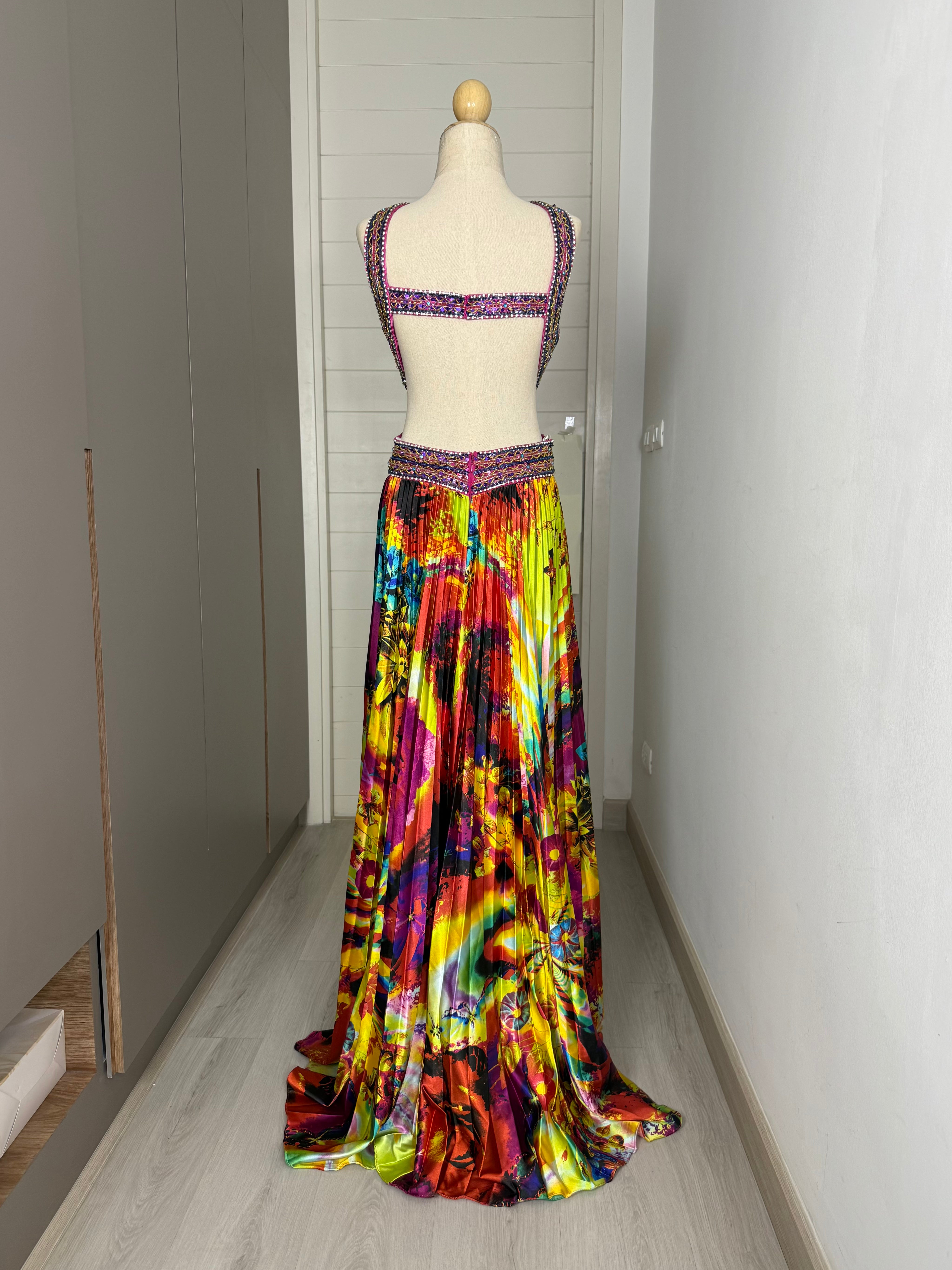 V90 JOVANI MULTICOLOR PRINTED GOWN (M)