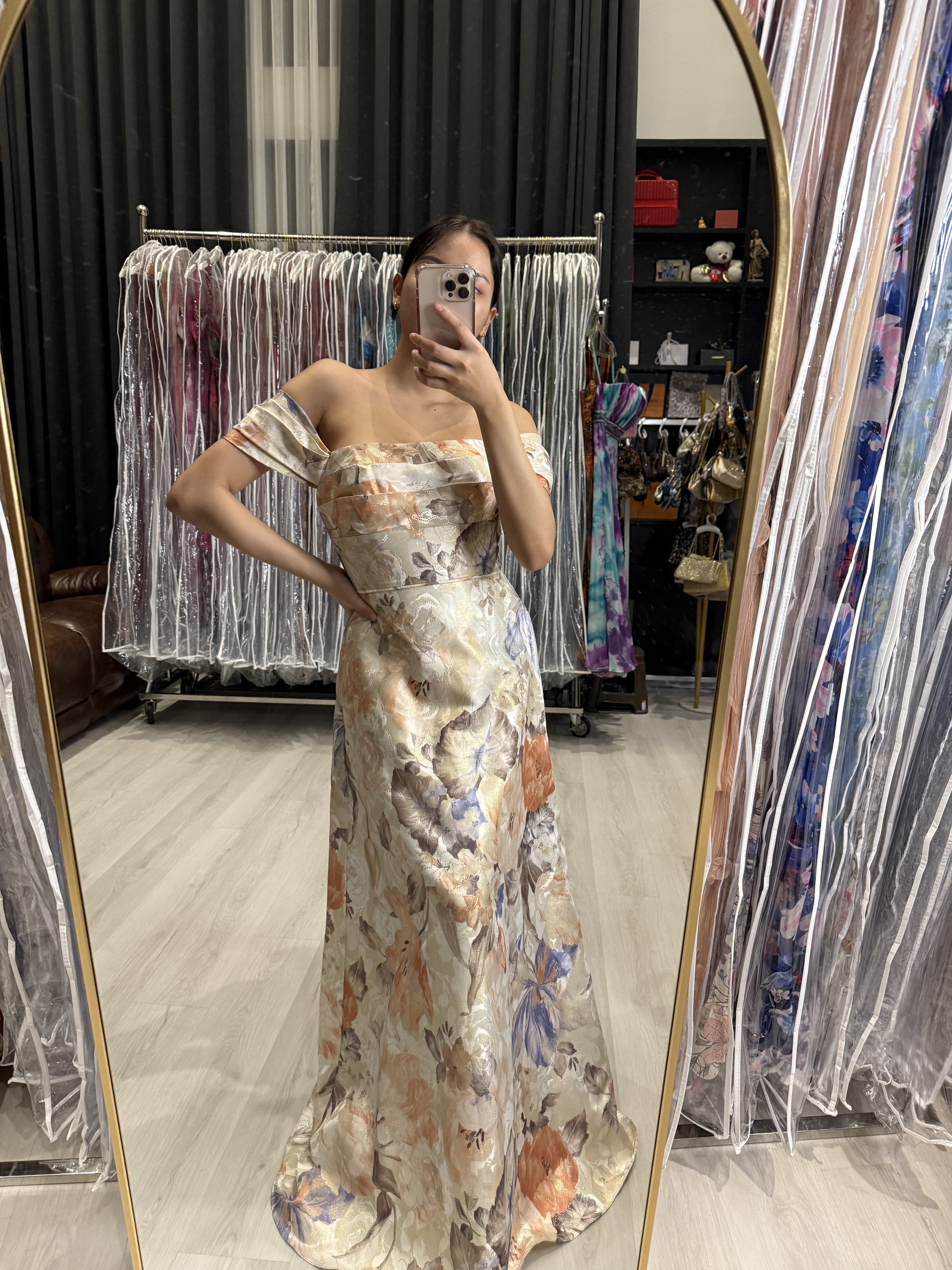 V100 Aidan Mattox Off-Shoulder Floral Gown (S-M)