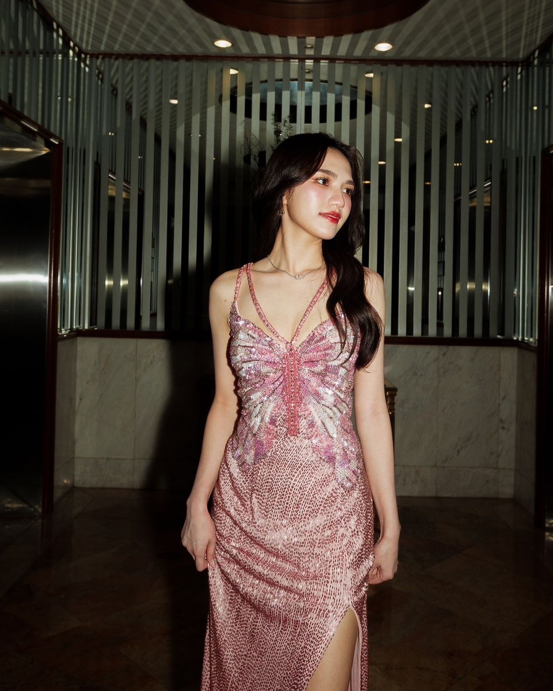 S07 Sherri Hill Pink Butterfly Evening Gown **ปิดการเช่าแล้ว**