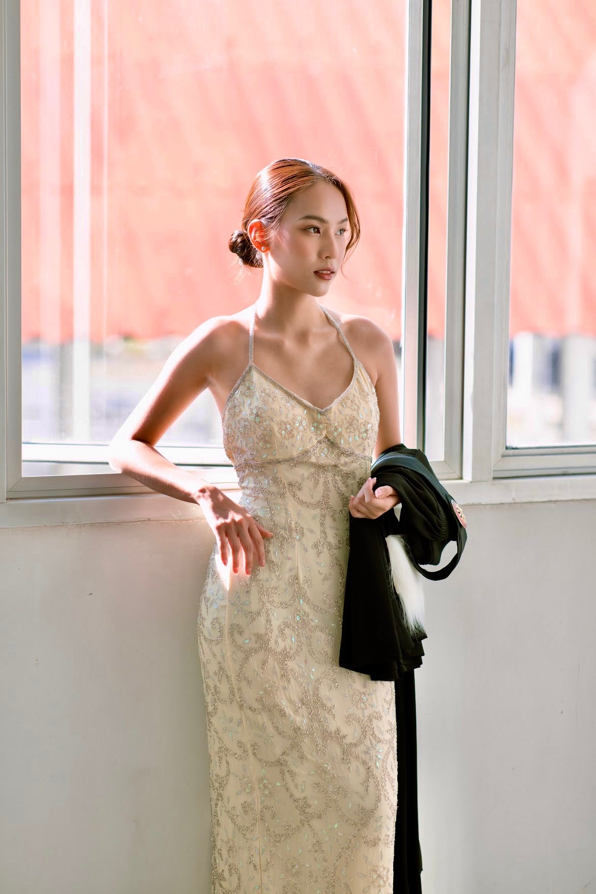 V246 Vintage Papell Boutique Evening Buttercream Beaded Crisscross-Back Gown (XS–S) *ตัดความยาวพิเศษสำหรับสาว Petite*