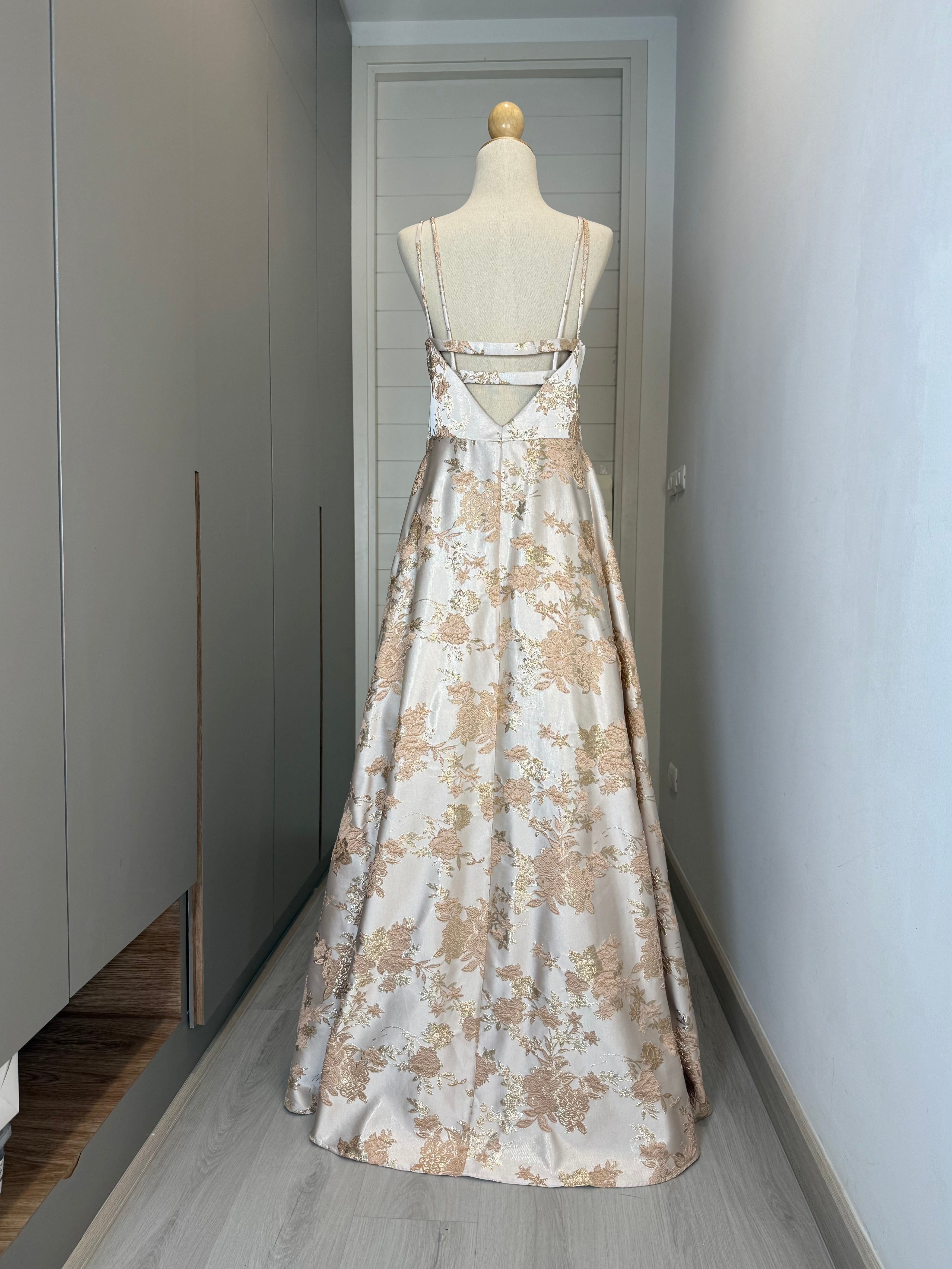 V190 Vintage Floral Champagne Satin Open-Back Dress (M)