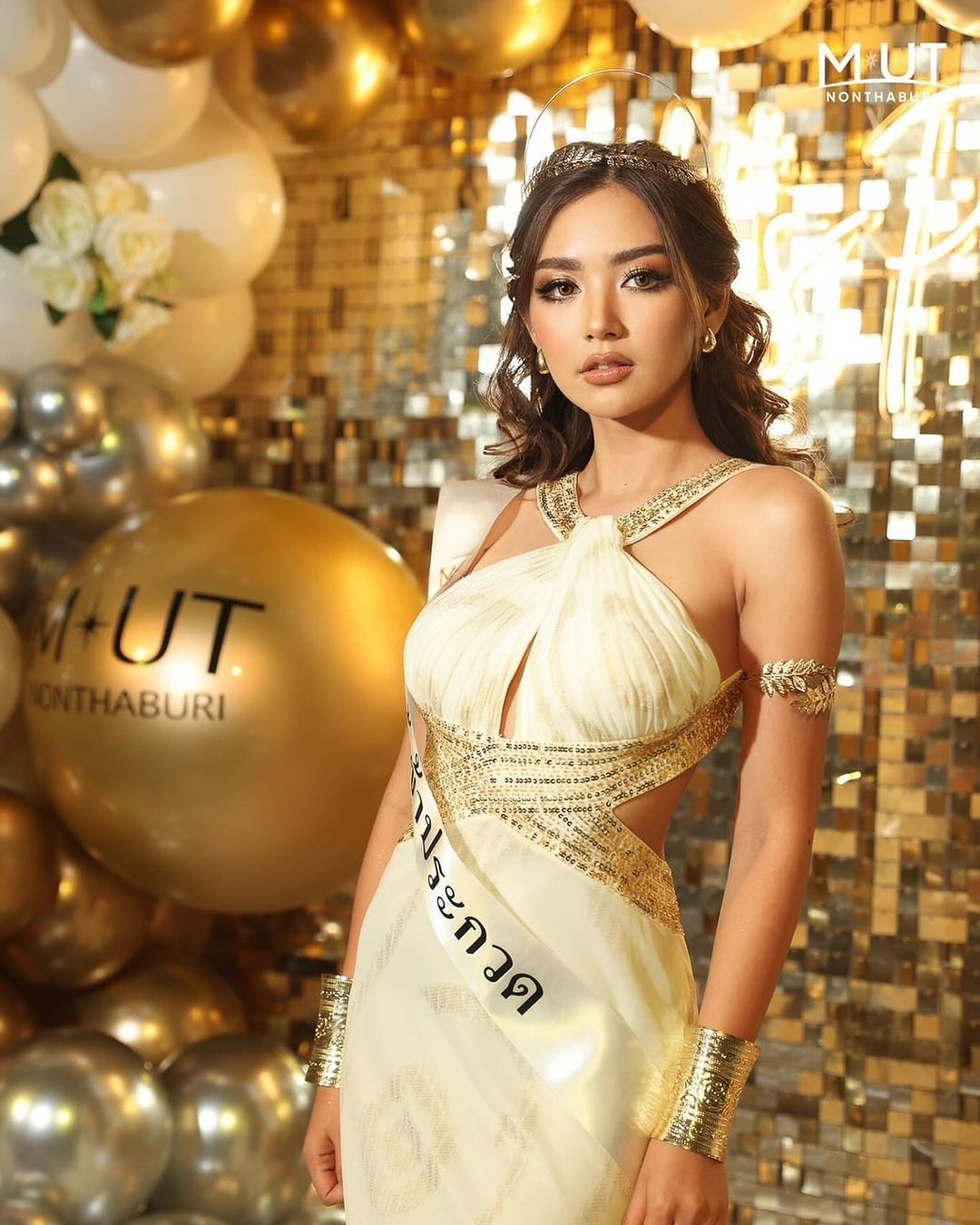 B01 Besty White and Gold Evening Gown (XS-S)